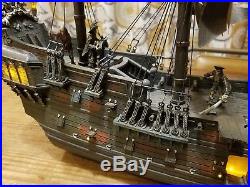 2007 Disney Pirates Of The Caribbean Hawthorne Village Black Pearl Ghost Ship