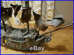 2007 Disney Pirates Of The Caribbean Hawthorne Village Black Pearl Ghost Ship