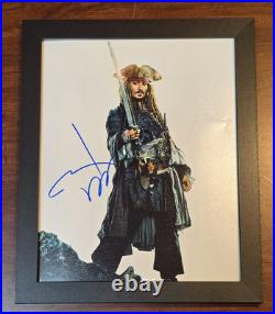 Auto Johnny Depp Signature 8X10 Pirates of the Caribbean Photo Autograph Sparrow Auto Johnny Depp Signature 8X10 Pirates of the Caribbean Photo Autograph Sparrow