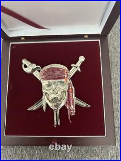 Disney Dsf Skull With Crossed Swords 3d Jumbo Pirates Of The Caribbean Le Pin Disney Dsf Skull With Crossed Swords 3d Jumbo Pirates Of The Caribbean Le Pin