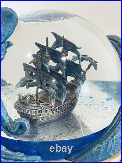 Disney Globe Pirates of the Caribbean Musical Water Collectibles Johnny Depp Disney Globe Pirates of the Caribbean Musical Water Collectibles Johnny Depp