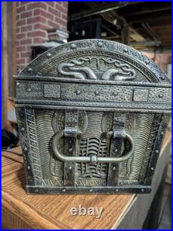 Disney Pirates of the Caribbean CD Boombox Treasure Chest Davy Jones PC500B