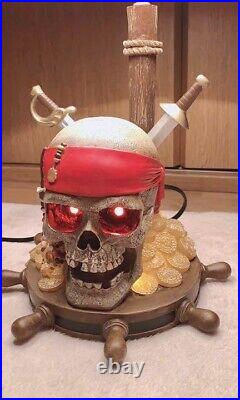 Disney Store Pirates of the Caribbean Skull Figure Lamp Light Rare