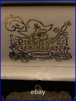 Disneyland Disney Pirates of the Caribbean Skull Placard Jumbo LE Boxed Pin