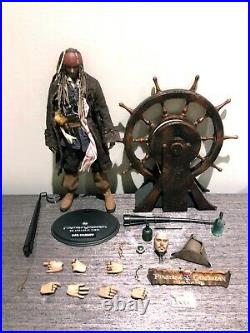 Hot Toys Captain Jack Sparrow DX06 with Exclusive Long Telescope 1/6 Scale Figur