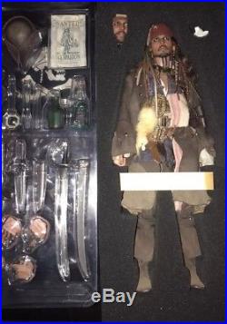 Hot Toys Captain Jack Sparrow Pirates Of The Caribbean Action Figure DX15 1/6