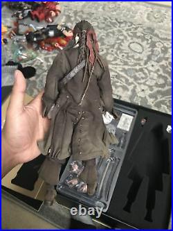 Hot Toys Pirates of the Caribbean Dead Men Tell No Tales Jack Sparrow Action