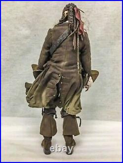 Hot Toys Pirates of the Caribbean Dead Men Tell No Tales Jack Sparrow Action