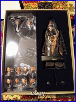 Jack Sparrow Pirates of the Caribbean Dead Men Tell No Tales Hot Toys DX37 Jack Sparrow Pirates of the Caribbean Dead Men Tell No Tales Hot Toys DX37