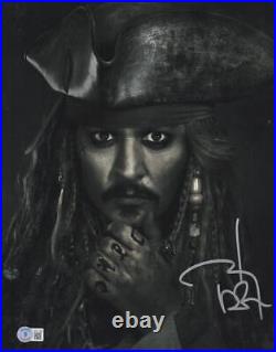 Johnny Depp Signed 11x14 Photo Pirates Of The Caribbean Autograph Beckett 22