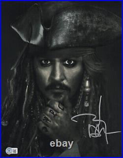 Johnny Depp Signed'pirates Of The Caribbean' 11x14 Photo Autograph Beckett Bas