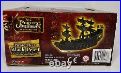 Pirates of the Caribbean At Worlds End Pirate Fleet Black Pearl withMicro Figures