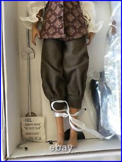 Tonner 16Vinyl Toy DOLL Elizabeth Swann HIGH SEAS with Sword, Hat, Jacket, Boots, Box
