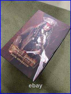 USED Hot Toys Captain Jack Sparrow Pirates of The Caribbean Action Figure 1/6